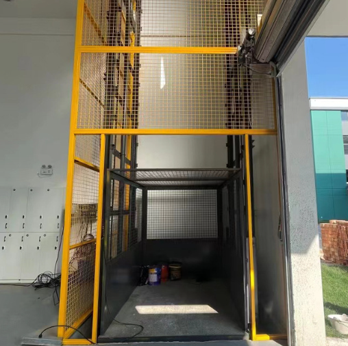 同安导轨式升降机助力物流园破解运输难题